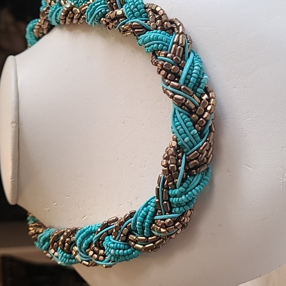 Beautiful  necklace for all occasions  multiple color - Picture 3 of 3